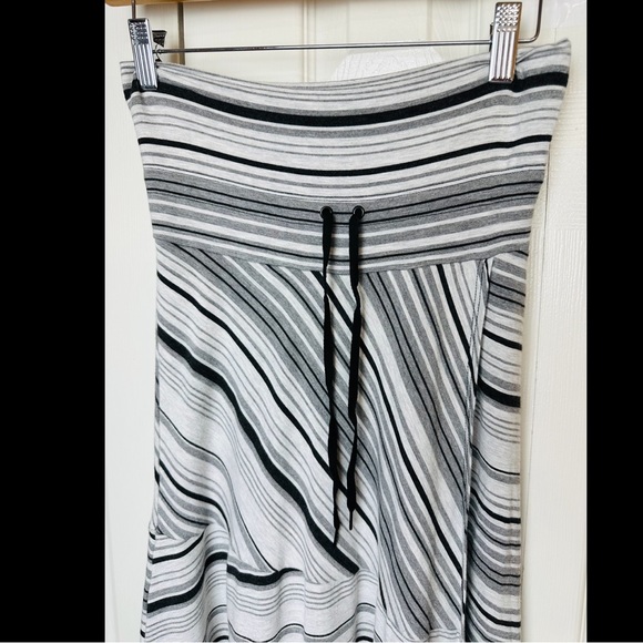 ATHLETA Shadow Striped Faux Wrap Skirt Black Heather Gray PullOn Knit Drawstring - Picture 8 of 13